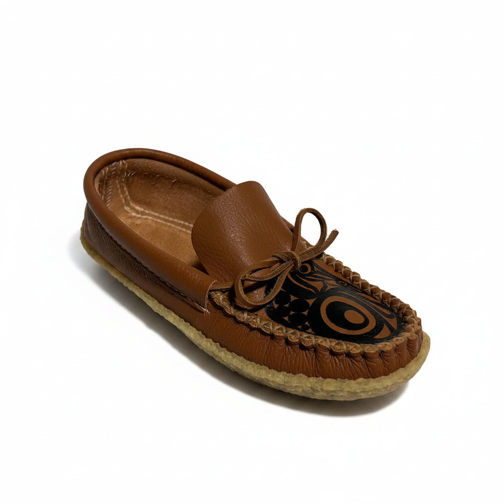 Mens-moccasins-with-a-frog-Design-Tshimsian-Bill-Helin
